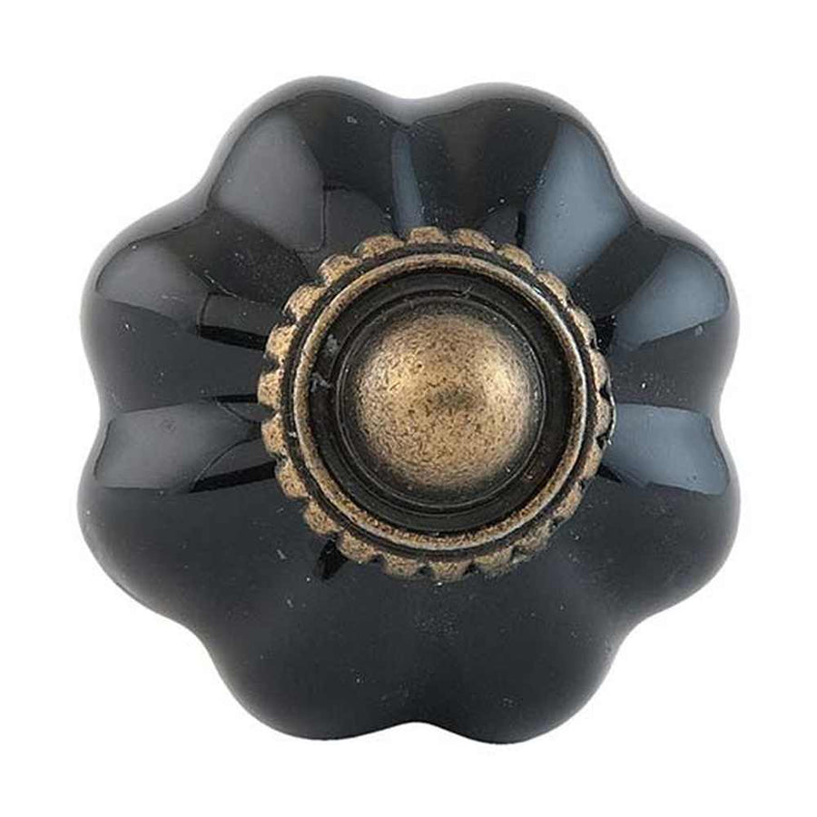 Vintage stílusú, 3 cm átmérőjű, bordázott kialakítású fekete színű kerámia fiókgomb.