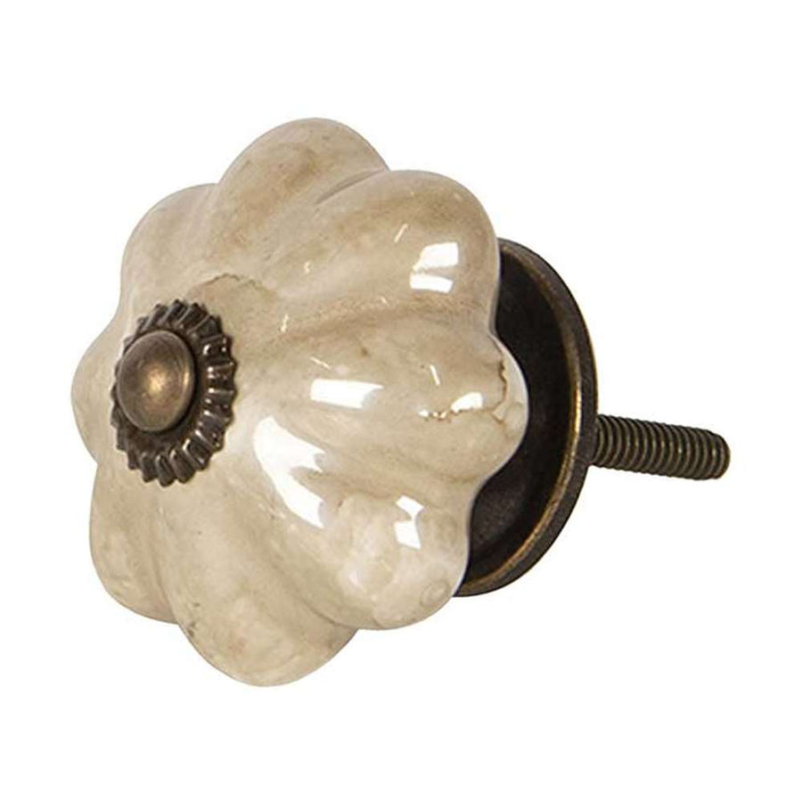 Vintage stílusú, 4 cm átmérőjű, bordázott kialakítású krém színű kerámia fiókgomb.