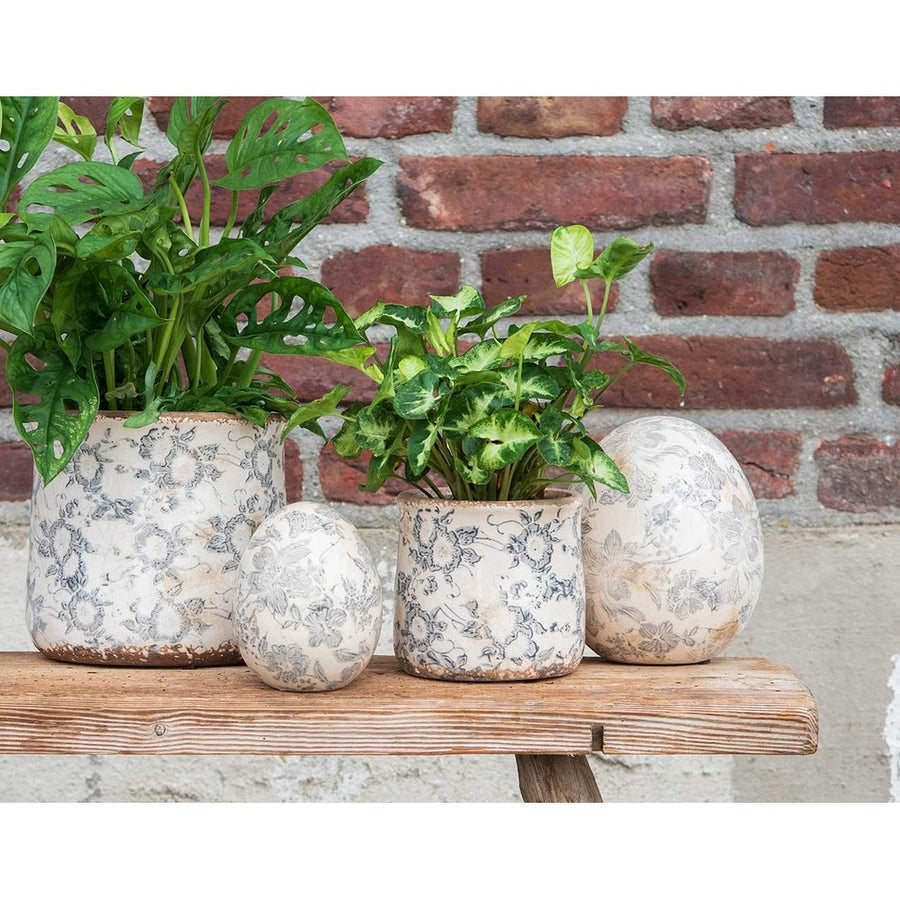 Antikolt mázas, szürke színű növényi motívummal díszített kerámia tojás.