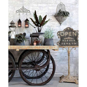 Vintage stílusú, vásári kerekes faasztal