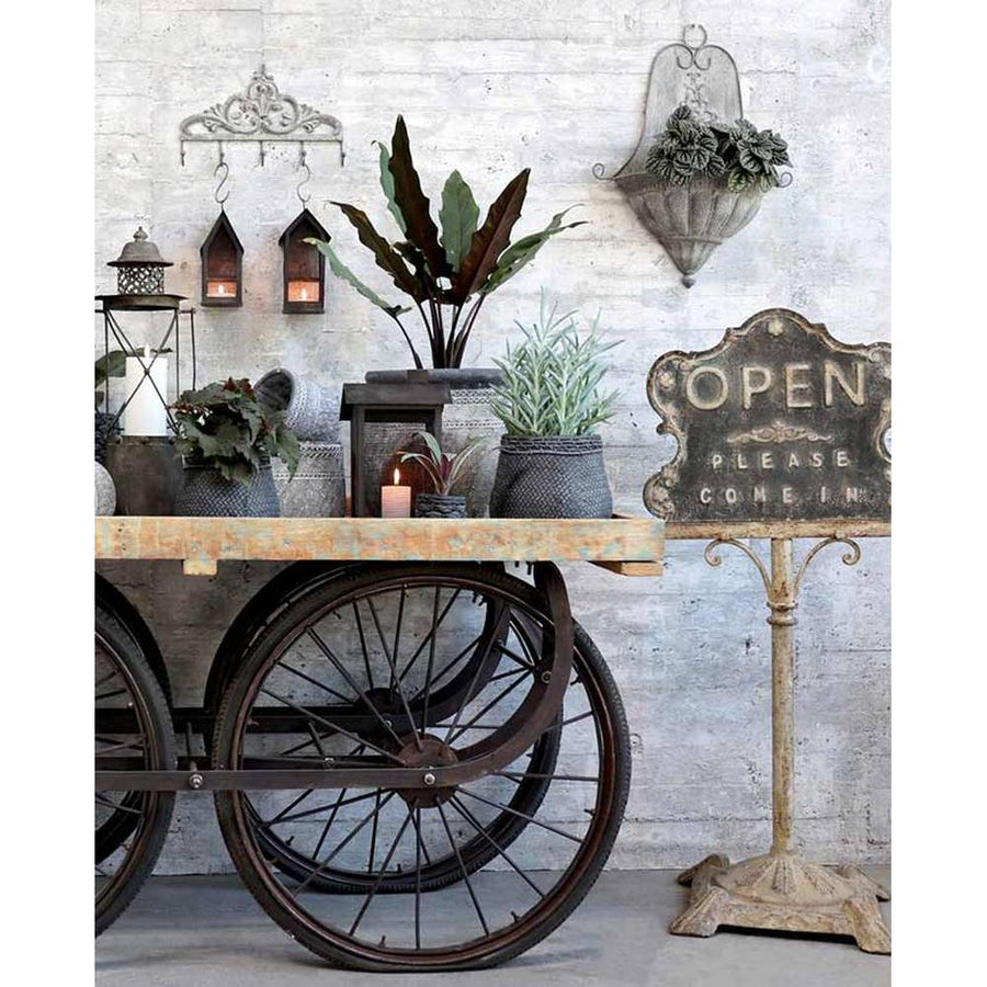 Vintage stílusú, vásári kerekes faasztal