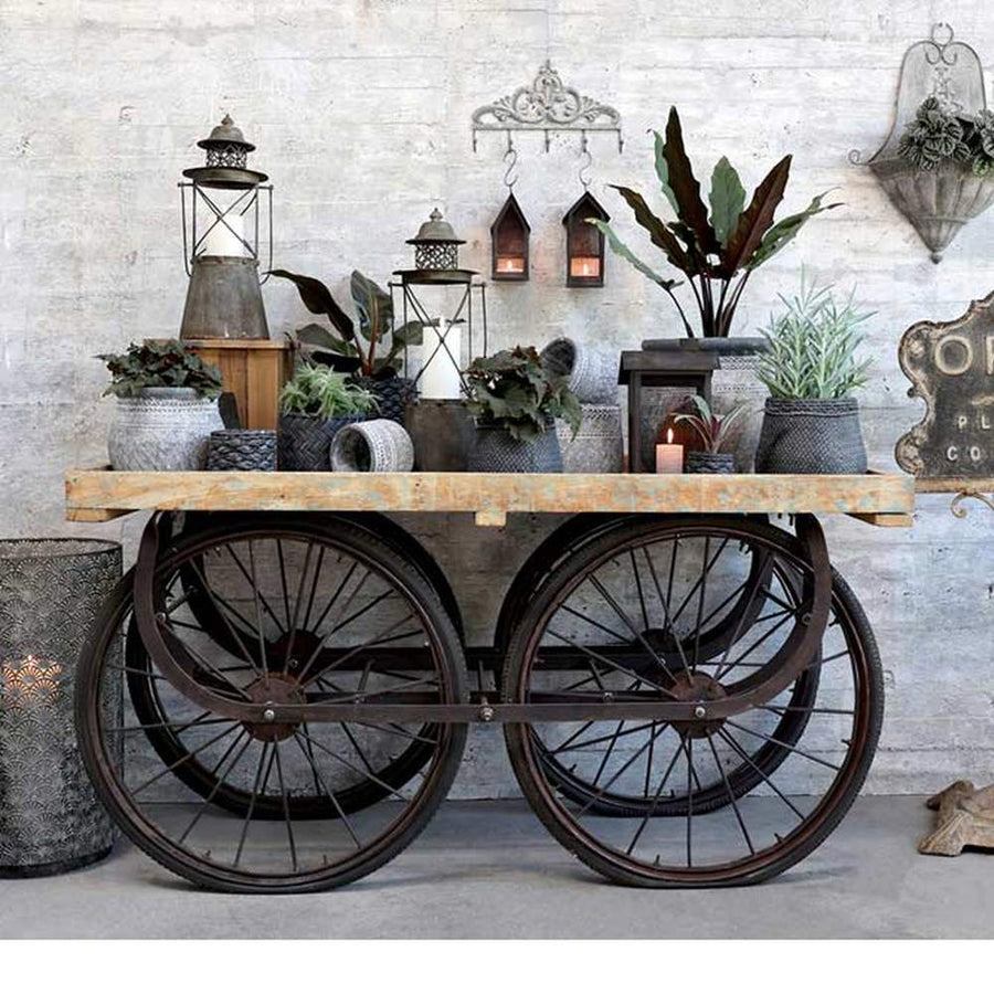 Vintage stílusú, vásári kerekes faasztal