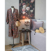 Vintage próbababa színes köntössel, és táskával.