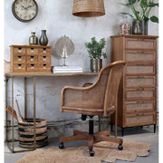 Nyírfából és rattanból készült, vidéki vintage stílusú, natúr színű, irodai forgószék állítható ülésmagassággal.