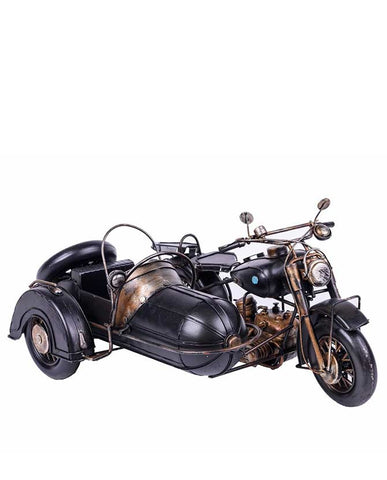 Oldalkocsis motorkerékpár modell pótkerékkel.