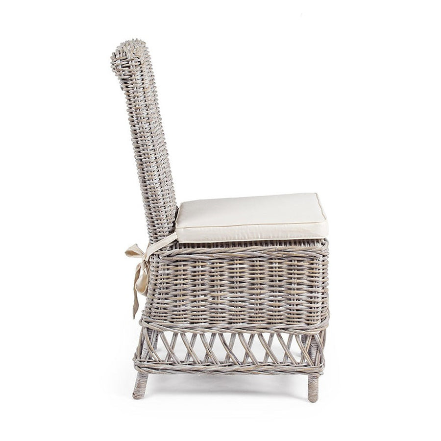 Provanszi stílusú, rattanból készült étkezőszék levehető ekrü színű lenvászon ülőpárnával.