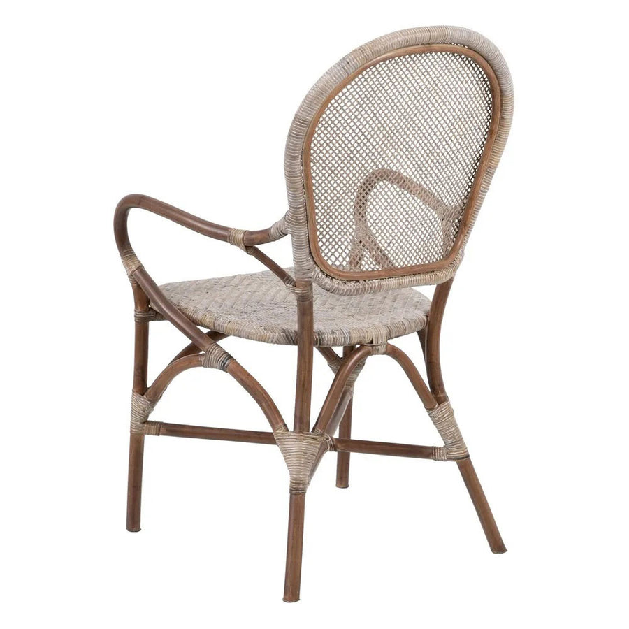 Vintage stílusú, természetes rattanból készült, bézs és barna színű kézműves karosszék.