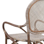 Vintage stílusú, természetes rattanból készült, bézs és barna színű kézműves karosszék.