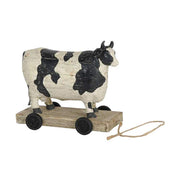 Vidéki vintage stílusú, 14 cm hosszú és 12 cm magas, kiskocsin álló, csengővel díszített nosztalgikus tehén figura