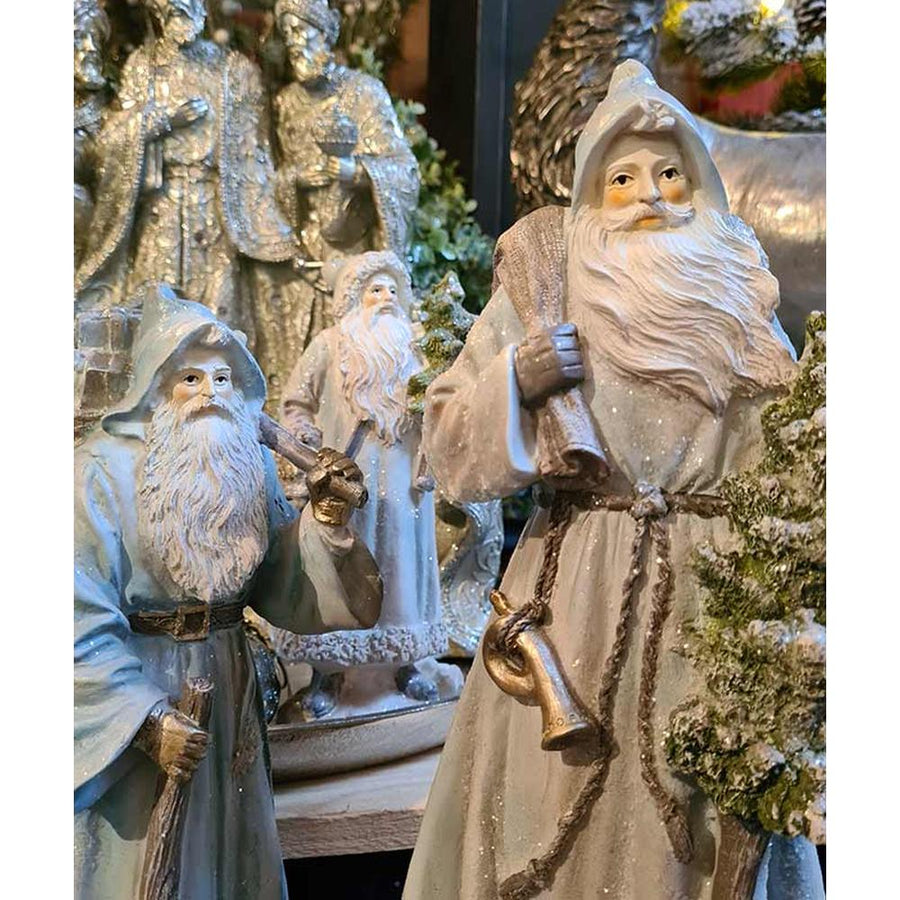 Vintage stílusú, prémszegéllyel díszített, nagyméretű, 37,5 cm magas, kék színű, deres Télapó figura más télapókkal 