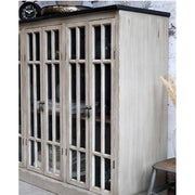 Vintage stílusú, fenyőfából készült, 123 cm hosszú, osztott üvegű, 6 ajtós antikolt vitrines tálaló oldala