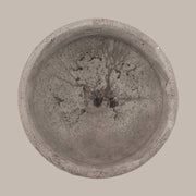 Antikolt szürke színű,, öblös kialakítású, talpas kerámia kaspó tál.