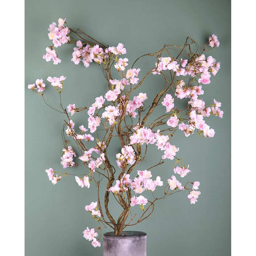 Halvány rózsaszín színű barackvirágokkal díszített ág girland